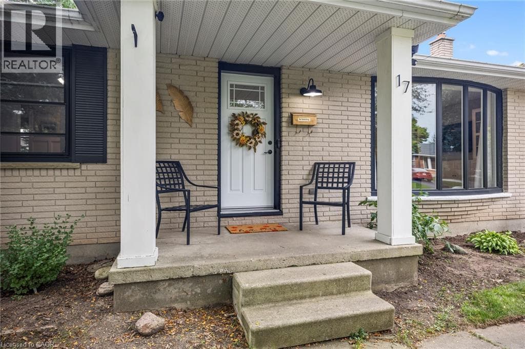 Single Family at 17 BUTLER Drive, St. Thomas, Ontario - Photo 5 - RE/MAX Garden City Realty