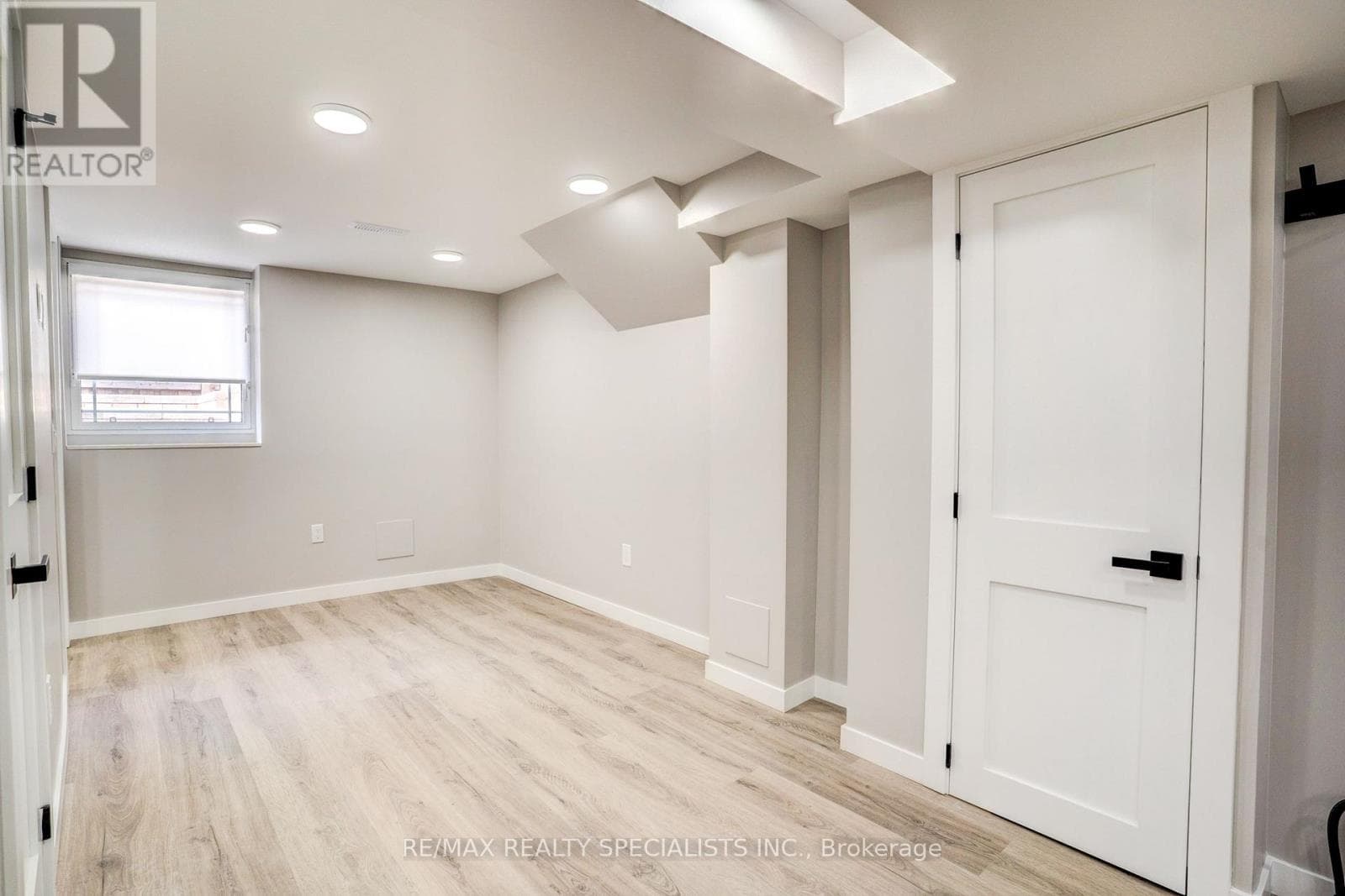 Single Family at Lower- 454 Mayzel Road, Burlington (Brant), Ontario - Photo 6 - RE/MAX Garden City Realty