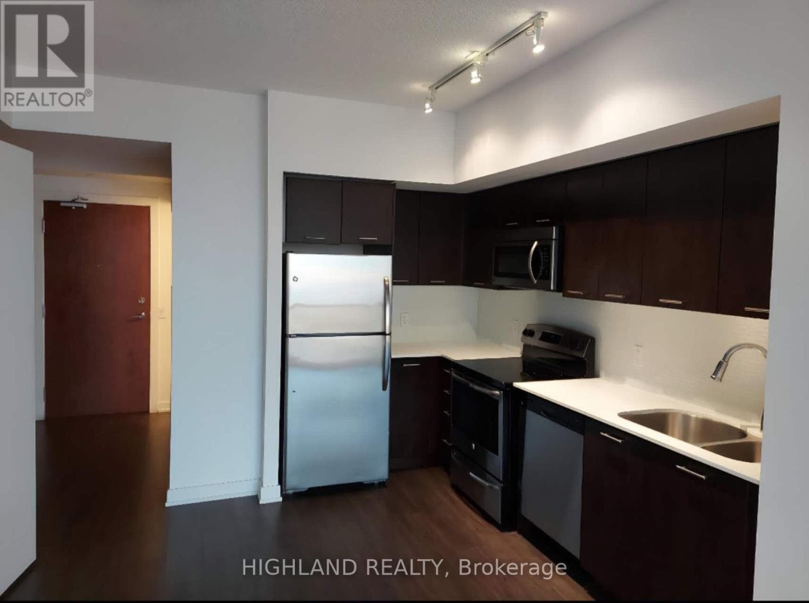 Single Family at 4102- 2200 Lake Shore Boulevard, Toronto (Mimico), Ontario - Photo 3 - RE/MAX Garden City Realty