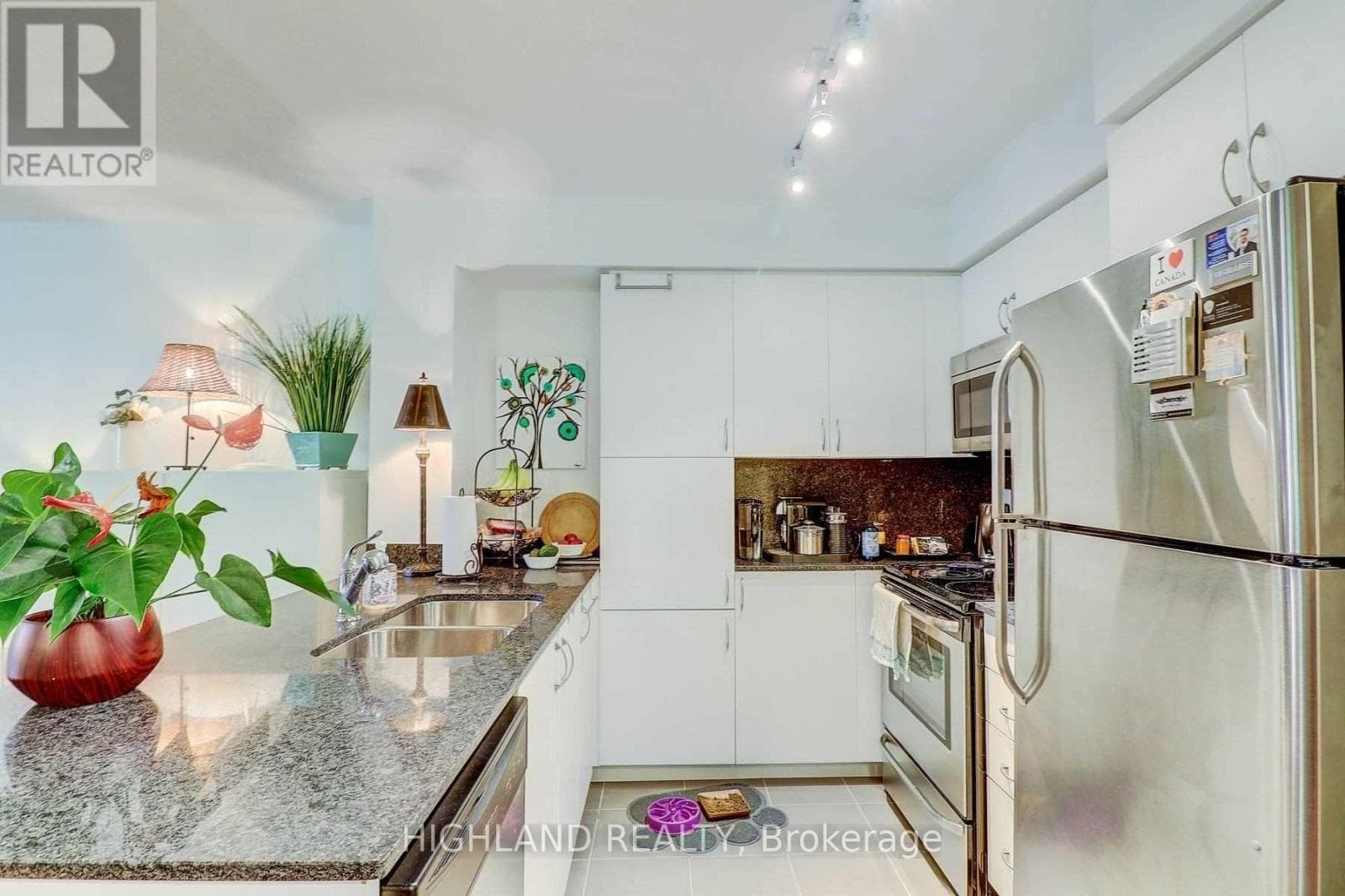 Single Family at 303- 800 Lawrence Avenue, Toronto (Yorkdale-Glen Park), Ontario - Photo 4 - RE/MAX Garden City Realty