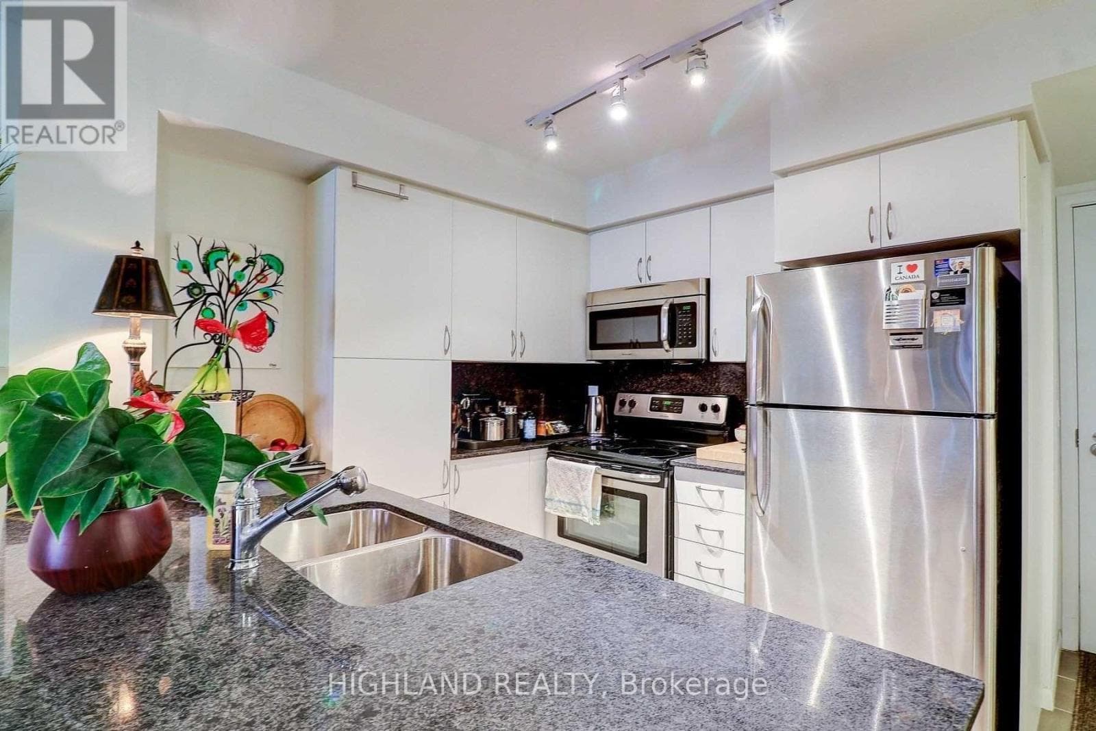 Single Family at 303- 800 Lawrence Avenue, Toronto (Yorkdale-Glen Park), Ontario - Photo 5 - RE/MAX Garden City Realty