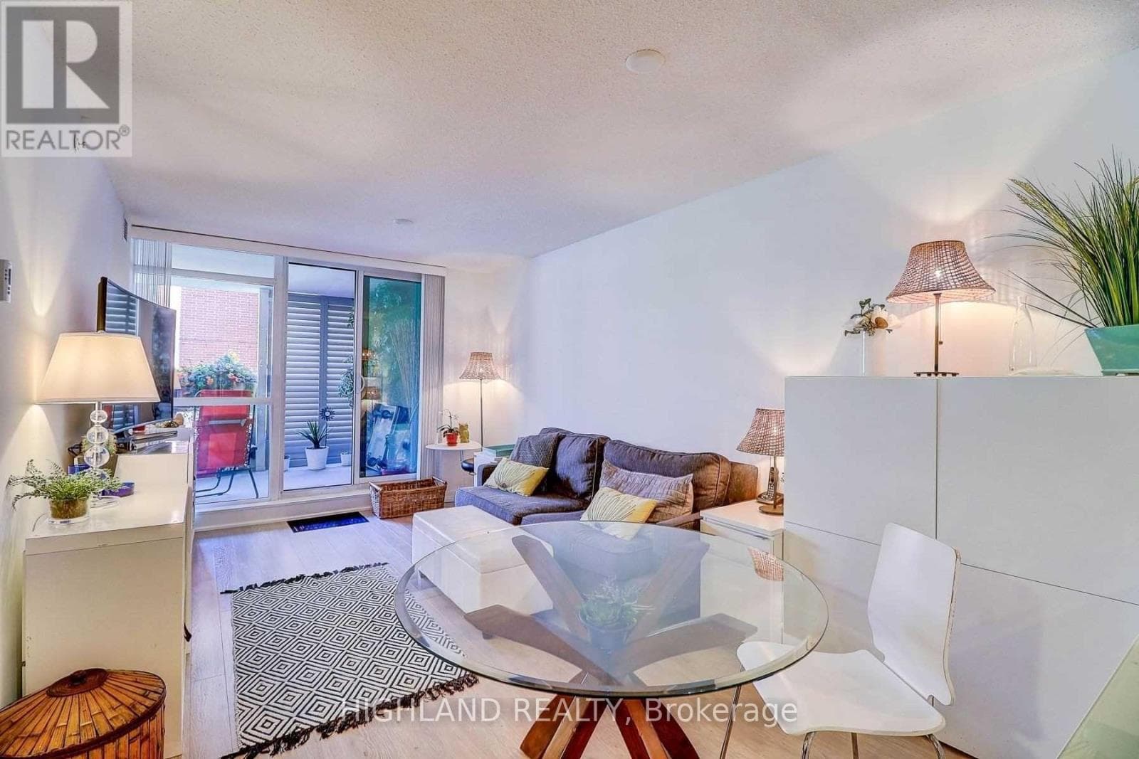 Single Family at 303- 800 Lawrence Avenue, Toronto (Yorkdale-Glen Park), Ontario - Photo 7 - RE/MAX Garden City Realty