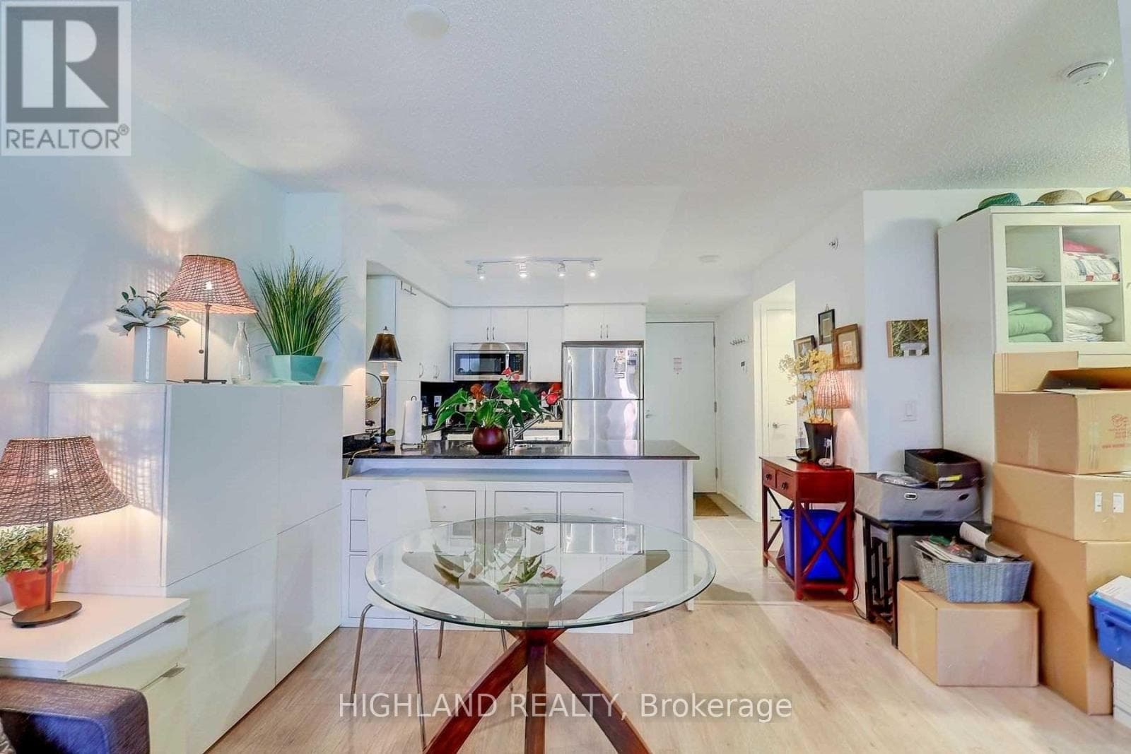Single Family at 303- 800 Lawrence Avenue, Toronto (Yorkdale-Glen Park), Ontario - Photo 8 - RE/MAX Garden City Realty