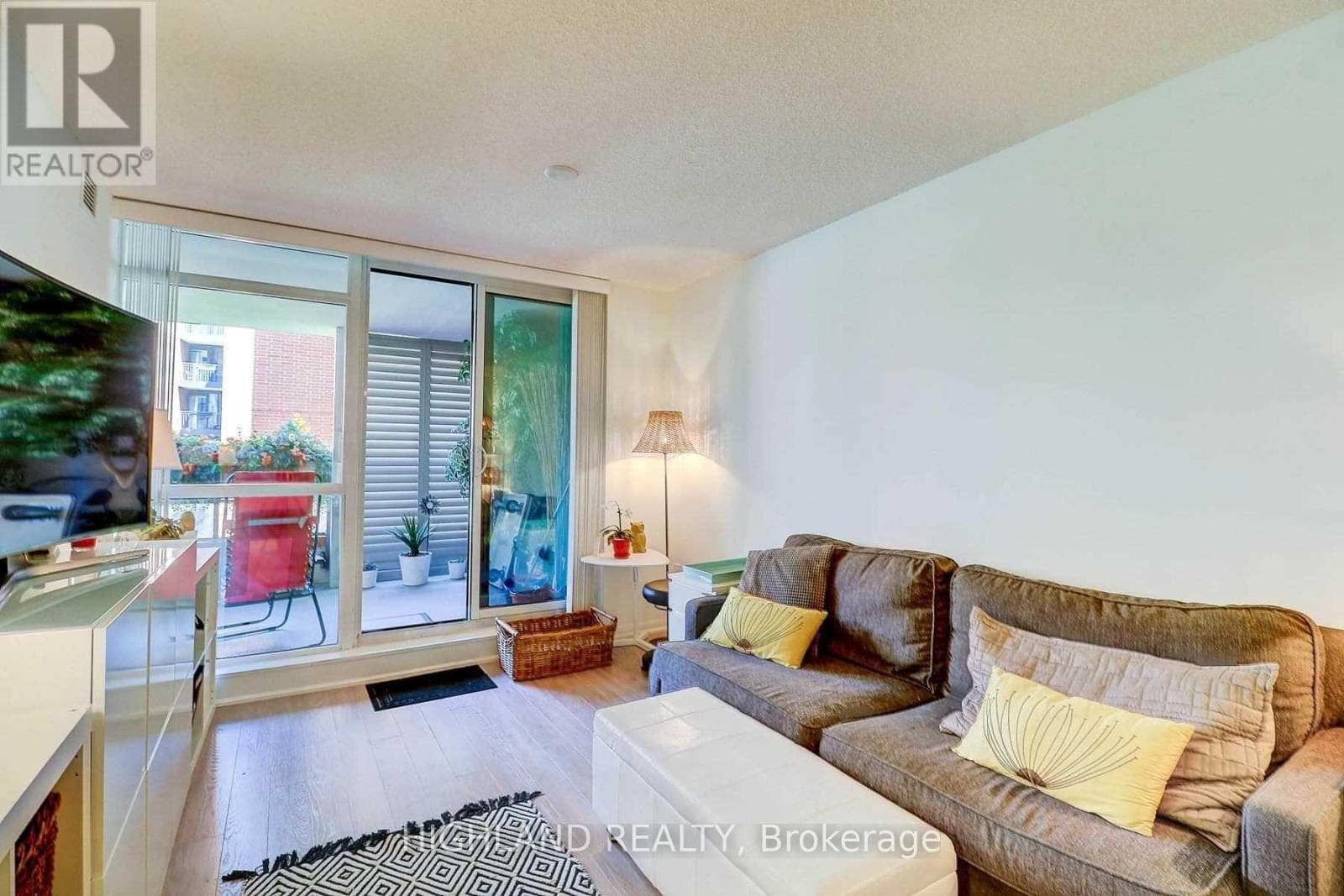 Single Family at 303- 800 Lawrence Avenue, Toronto (Yorkdale-Glen Park), Ontario - Photo 9 - RE/MAX Garden City Realty