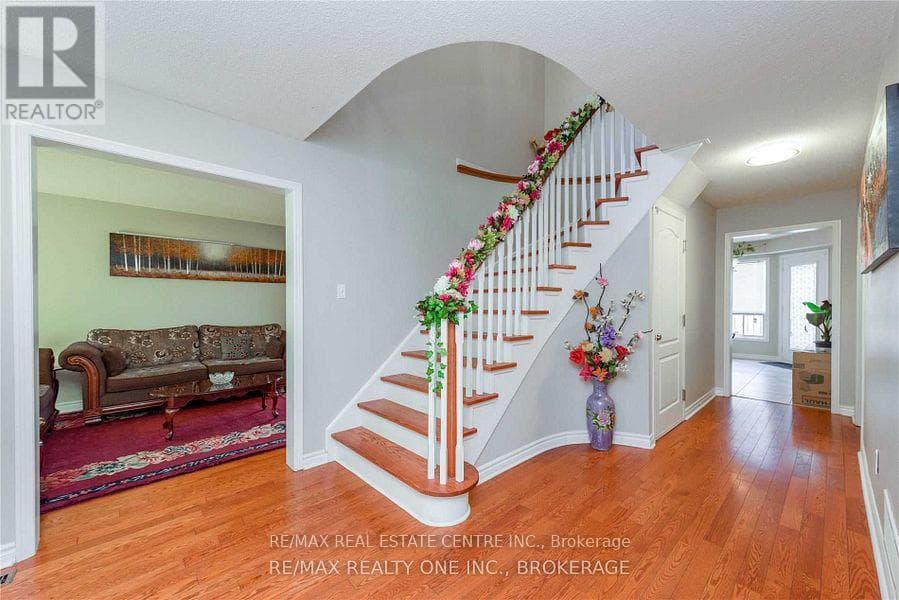 Single Family at Upper- 6197 Duford Drive, Mississauga (East Credit), Ontario - Photo 7 - RE/MAX Garden City Realty