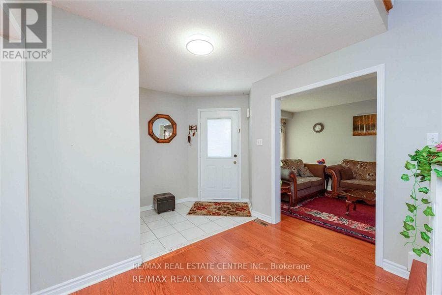 Single Family at Upper- 6197 Duford Drive, Mississauga (East Credit), Ontario - Photo 5 - RE/MAX Garden City Realty