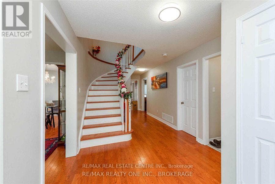 Single Family at Upper- 6197 Duford Drive, Mississauga (East Credit), Ontario - Photo 6 - RE/MAX Garden City Realty