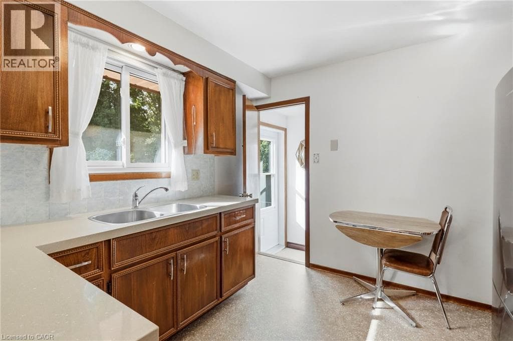 Single Family at 8 NORBERT Place, Kitchener, Ontario - Photo 10 - RE/MAX Garden City Realty