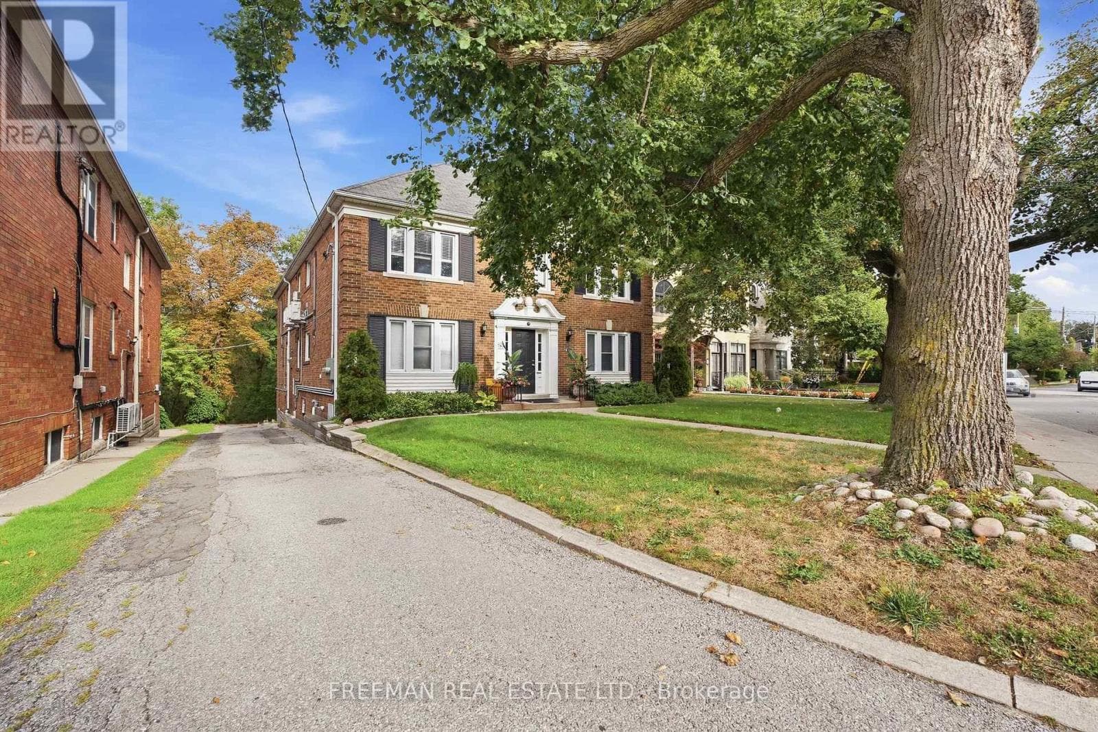 783 Spadina Road