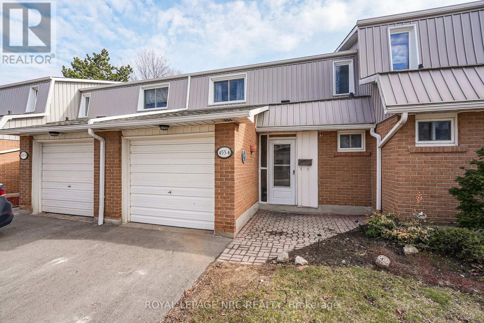 4- 453 Woodview Road