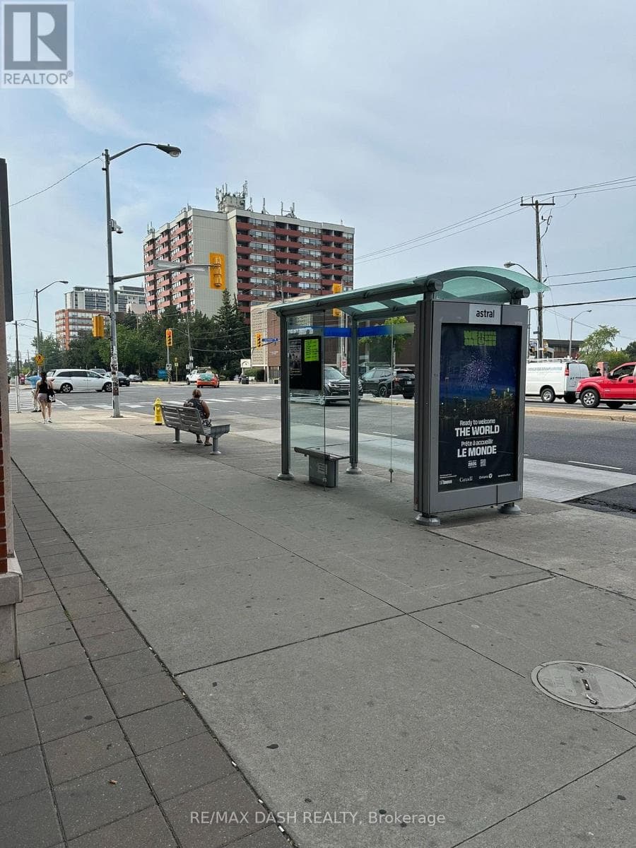 Unit B- 3065 Dufferin St Street