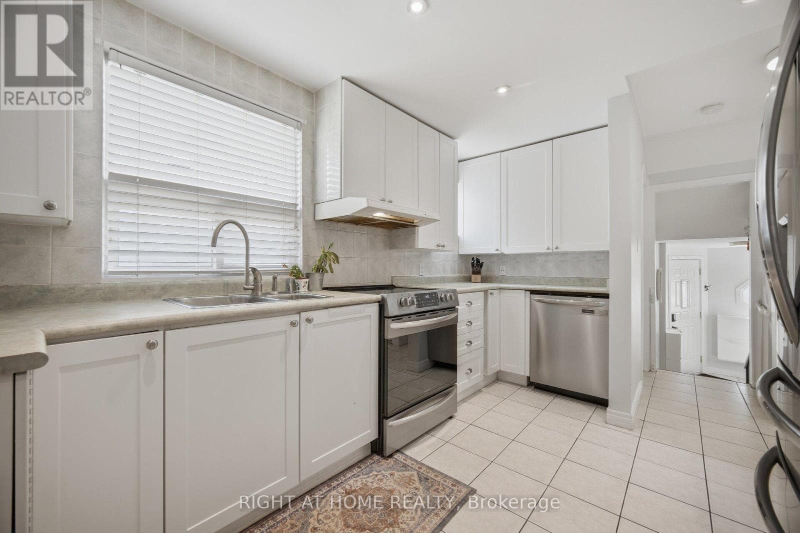 Single Family at 18 Vanbrugh Avenue, Toronto (Birchcliffe-Cliffside), Ontario - Photo 6 - RE/MAX Garden City Realty