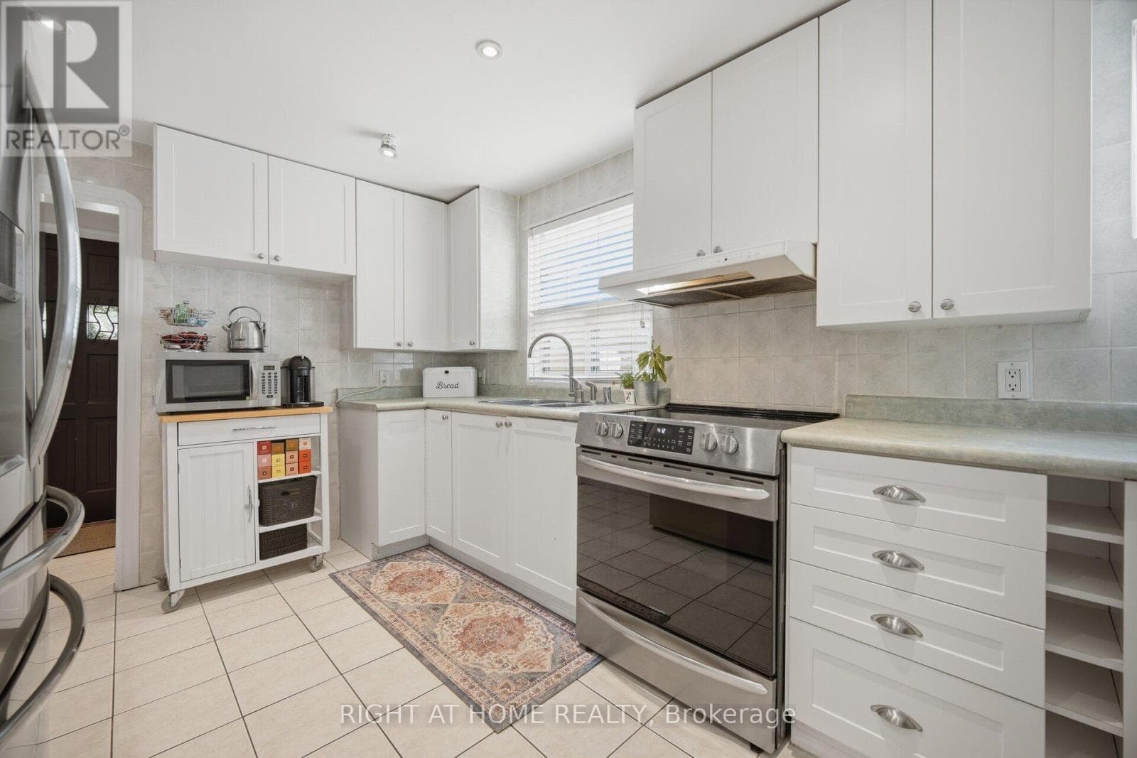 Single Family at 18 Vanbrugh Avenue, Toronto (Birchcliffe-Cliffside), Ontario - Photo 7 - RE/MAX Garden City Realty