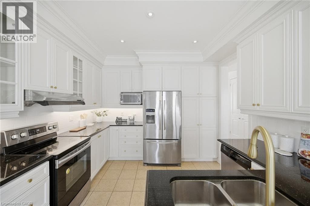 Single Family at 8 FARMHOUSE Crescent, Richmond Hill, Ontario - Photo 6 - RE/MAX Garden City Realty