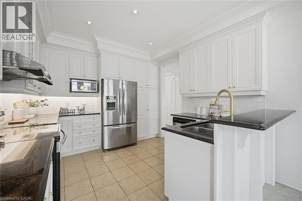 Single Family at 8 FARMHOUSE Crescent, Richmond Hill, Ontario - Photo 5 - RE/MAX Garden City Realty