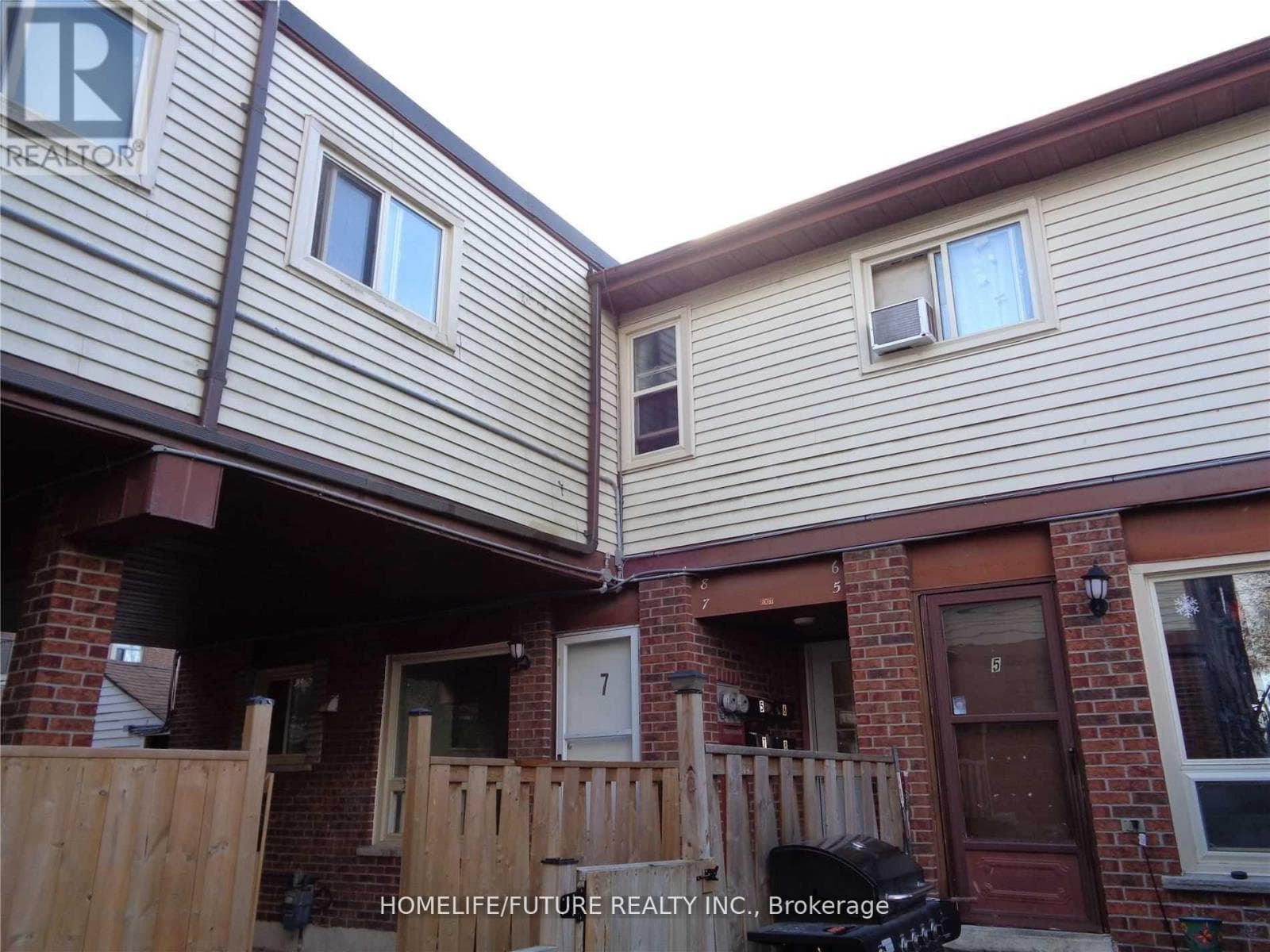 Single Family at 2- 255 Porter Street, Oshawa (Lakeview), Ontario - Photo 2 - RE/MAX Garden City Realty