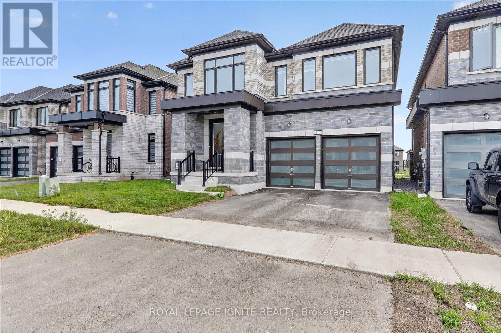 Single Family at 11 Walters Street, Kawartha Lakes (Lindsay), Ontario - Photo 2 - RE/MAX Garden City Realty