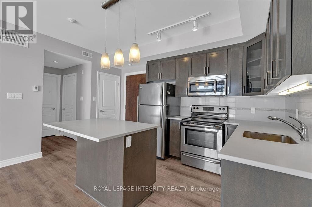 Single Family at 206- 805 Beauparc Drive, Ottawa, Ontario - Photo 4 - RE/MAX Garden City Realty