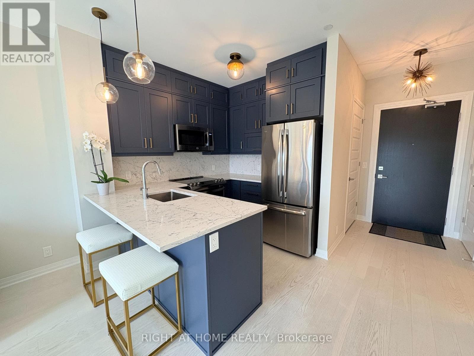 Single Family at 527- 102 GROVEWOOD Common, Oakville (GO Glenorchy), Ontario - Photo 4 - RE/MAX Garden City Realty