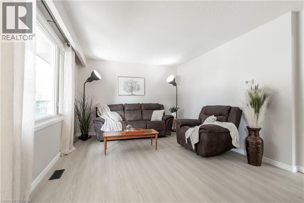 Single Family at 140 ARROWHEAD Crescent, Kitchener, Ontario - Photo 10 - RE/MAX Garden City Realty