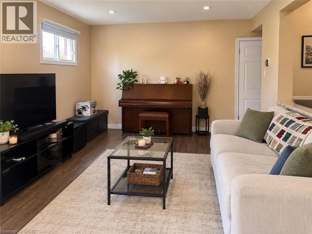 Single Family at 73 LARKSPUR Crescent, Kitchener, Ontario - Photo 3 - RE/MAX Garden City Realty