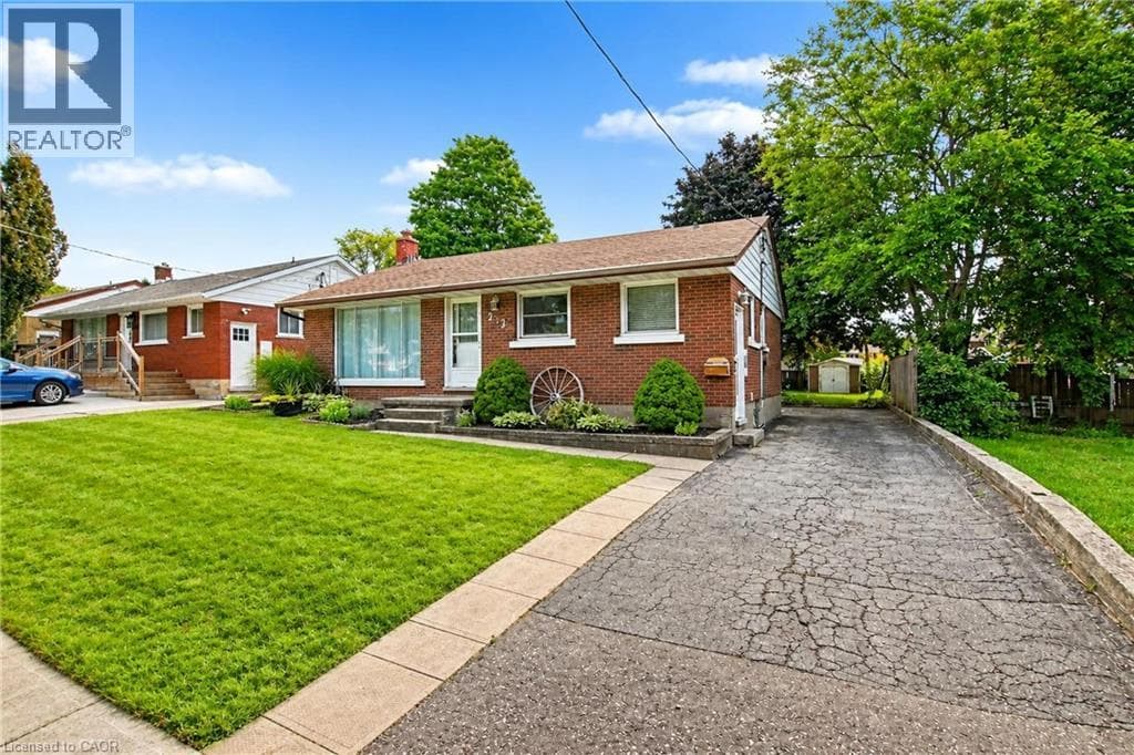Single Family at 209 FRANKLIN Street, Kitchener, Ontario - Photo 2 - RE/MAX Garden City Realty