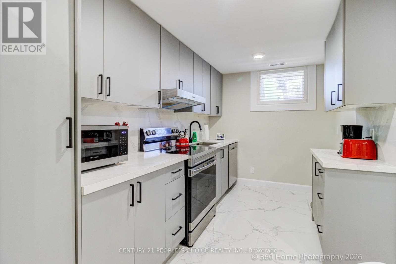 Single Family at Lower- 37 Bentworth Avenue, Toronto (Yorkdale-Glen Park), Ontario - Photo 10 - RE/MAX Garden City Realty