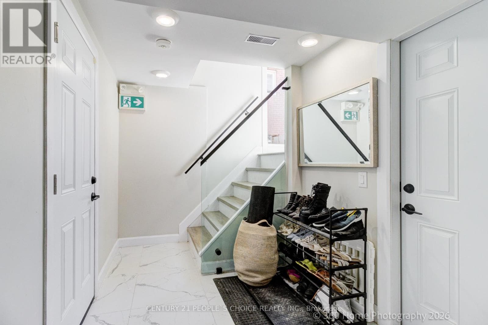 Single Family at Lower- 37 Bentworth Avenue, Toronto (Yorkdale-Glen Park), Ontario - Photo 4 - RE/MAX Garden City Realty