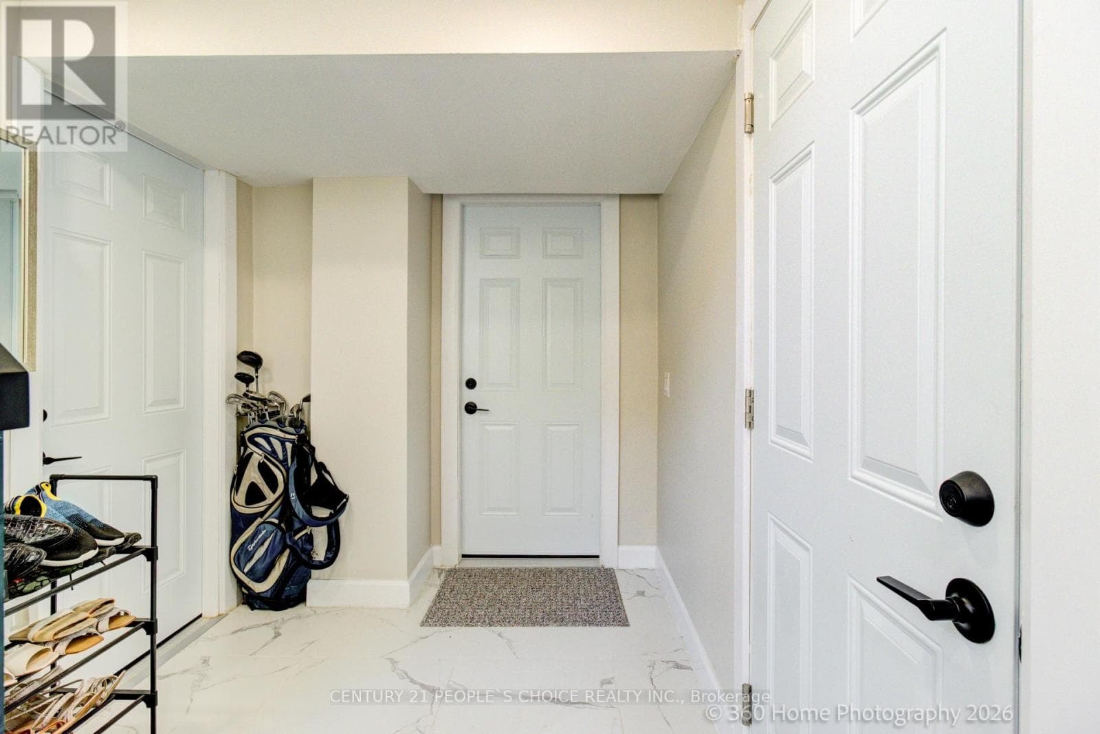 Single Family at Lower- 37 Bentworth Avenue, Toronto (Yorkdale-Glen Park), Ontario - Photo 5 - RE/MAX Garden City Realty