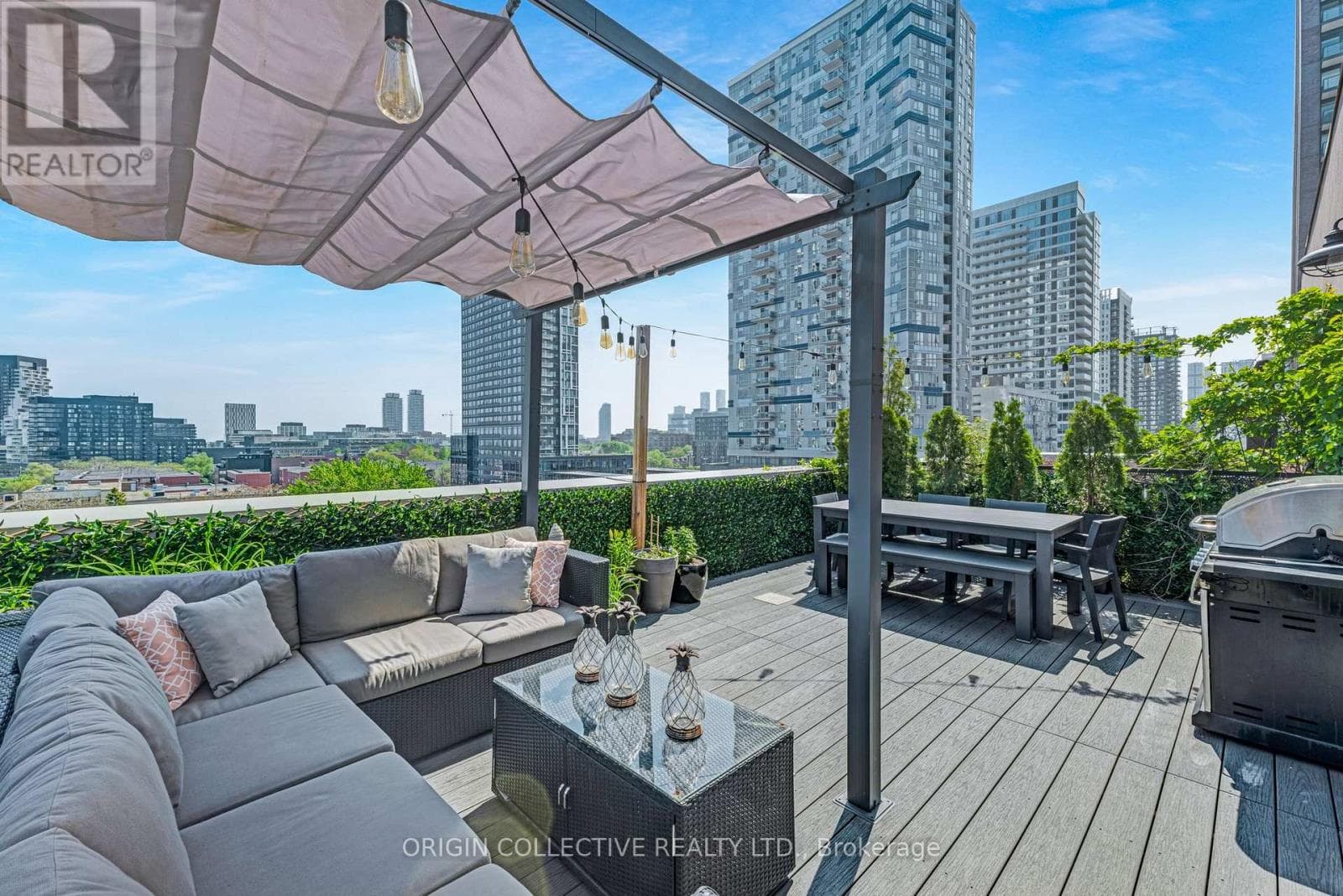 Single Family at PH2- 736 Dundas Street, Toronto (Regent Park), Ontario - Photo 2 - RE/MAX Garden City Realty