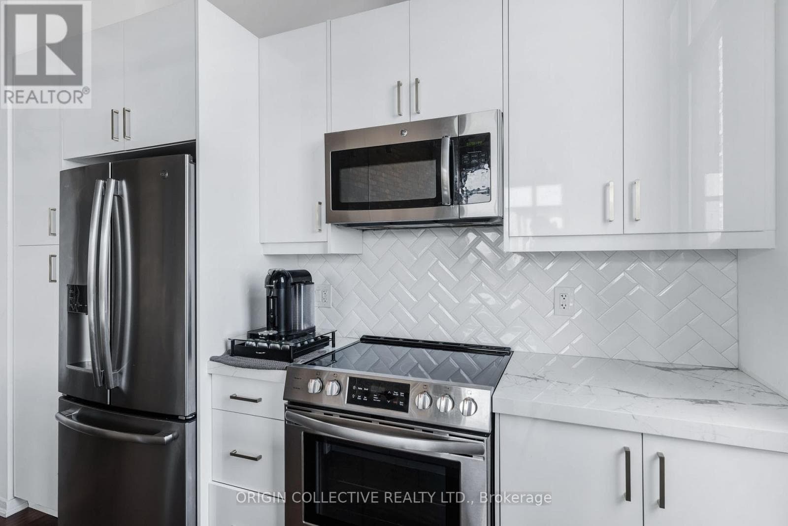 Single Family at PH2- 736 Dundas Street, Toronto (Regent Park), Ontario - Photo 4 - RE/MAX Garden City Realty