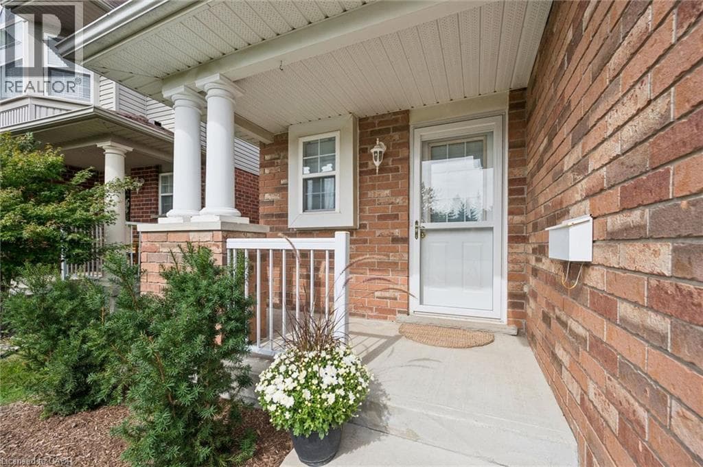 Single Family at 526 THORNVIEW Place, Waterloo, Ontario - Photo 4 - RE/MAX Garden City Realty