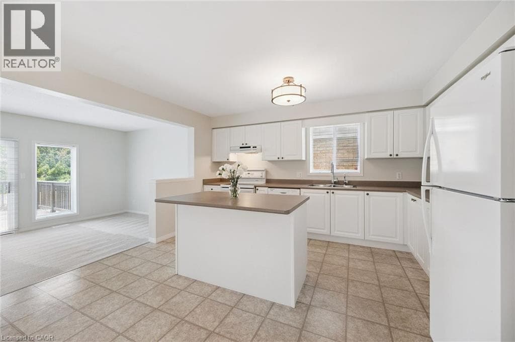 Single Family at 526 THORNVIEW Place, Waterloo, Ontario - Photo 7 - RE/MAX Garden City Realty