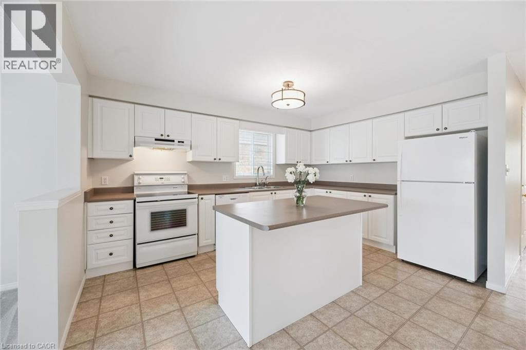 Single Family at 526 THORNVIEW Place, Waterloo, Ontario - Photo 9 - RE/MAX Garden City Realty