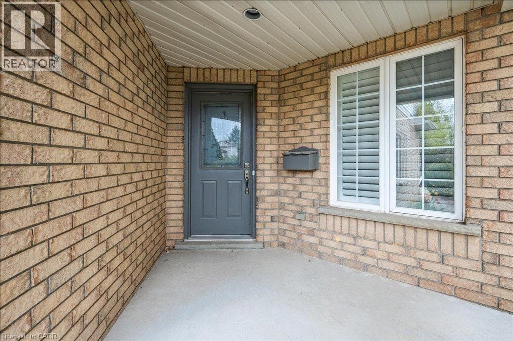 Single Family at 537 HAVENDALE Place, Waterloo, Ontario - Photo 5 - RE/MAX Garden City Realty