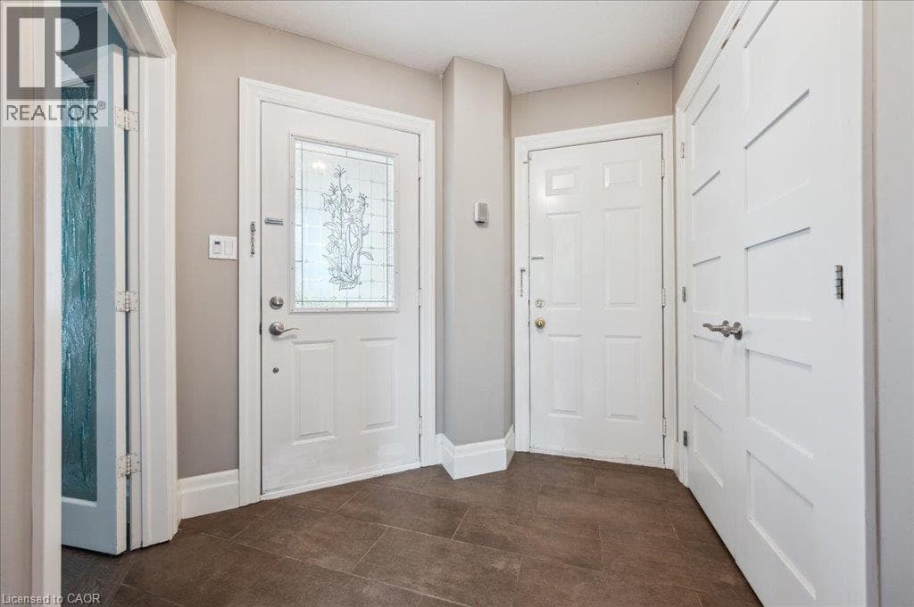 Single Family at 537 HAVENDALE Place, Waterloo, Ontario - Photo 6 - RE/MAX Garden City Realty