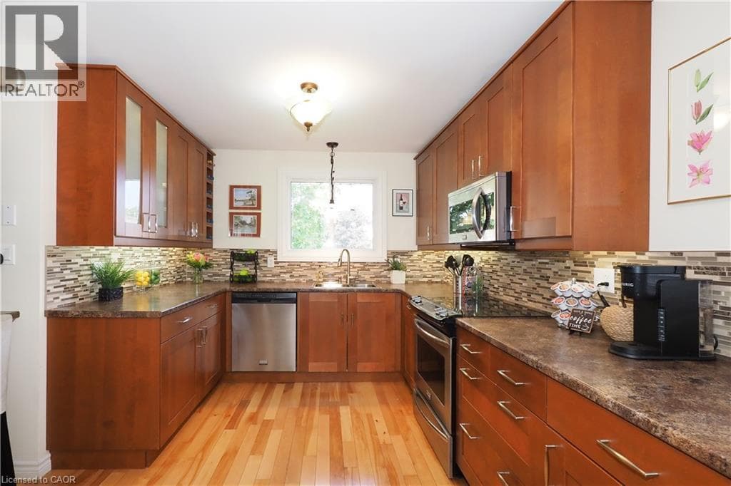 Single Family at 59 BAKERSFIELD Drive, Cambridge, Ontario - Photo 10 - RE/MAX Garden City Realty