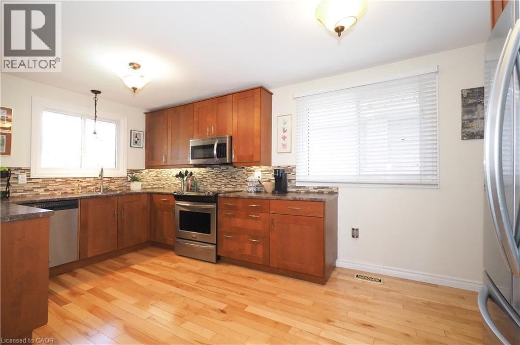 Single Family at 59 BAKERSFIELD Drive, Cambridge, Ontario - Photo 9 - RE/MAX Garden City Realty