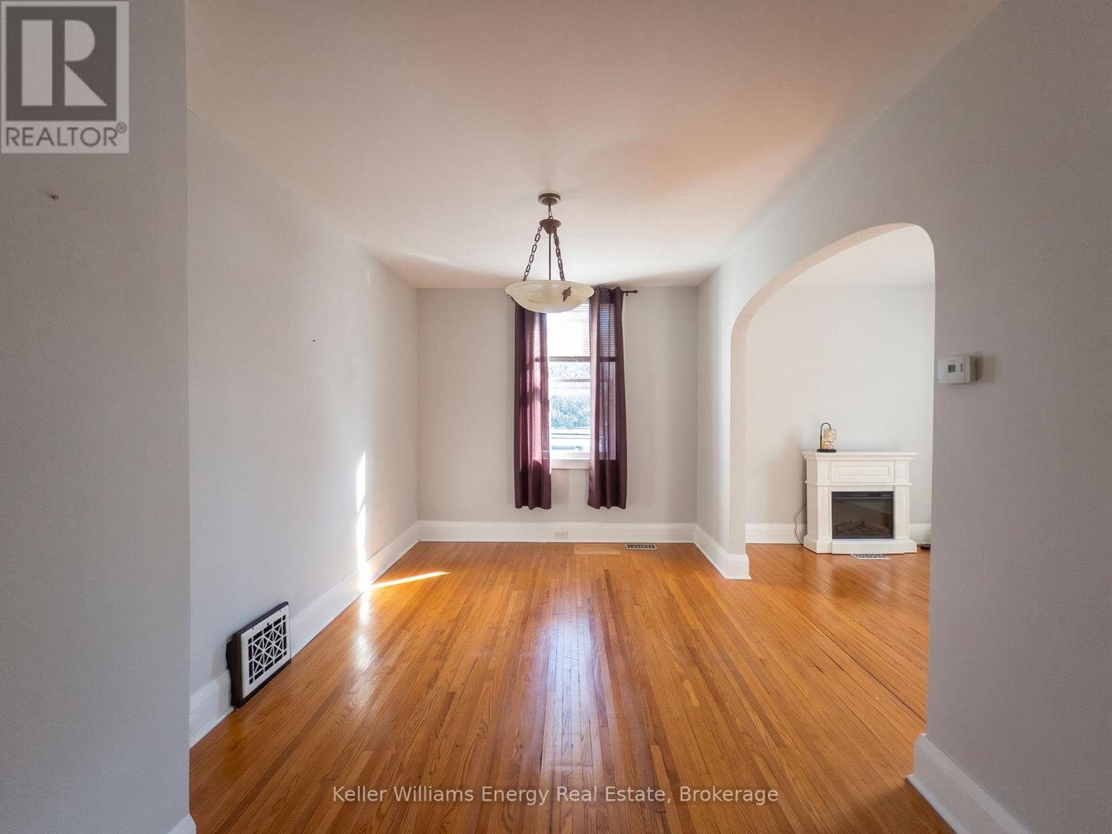 Single Family at 204 Gibb Street, Oshawa (Vanier), Ontario - Photo 10 - RE/MAX Garden City Realty