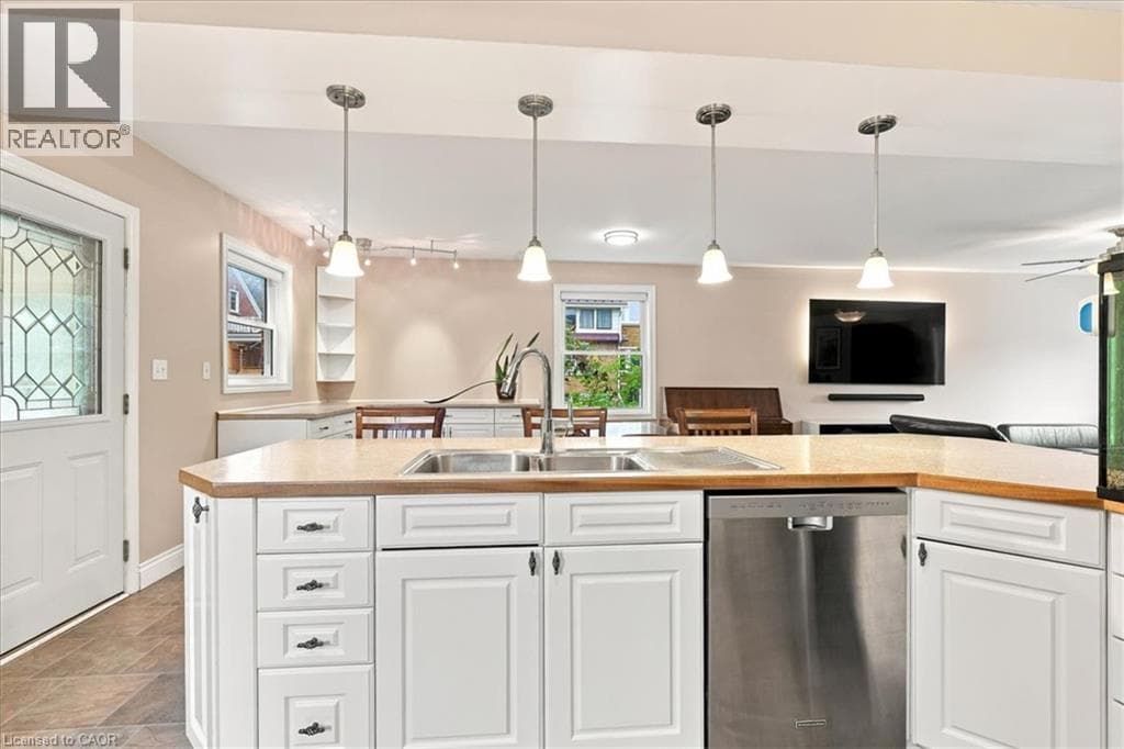 Single Family at 233 MANSION Street, Kitchener, Ontario - Photo 10 - RE/MAX Garden City Realty