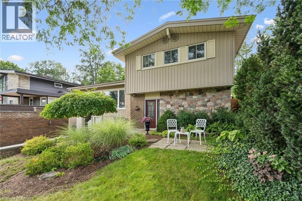 Single Family at 440 MANCHESTER Road, Kitchener, Ontario - Photo 4 - RE/MAX Garden City Realty