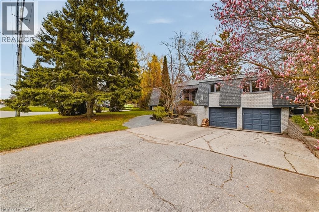 Single Family at 459 LEE Avenue, Waterloo, Ontario - Photo 2 - RE/MAX Garden City Realty