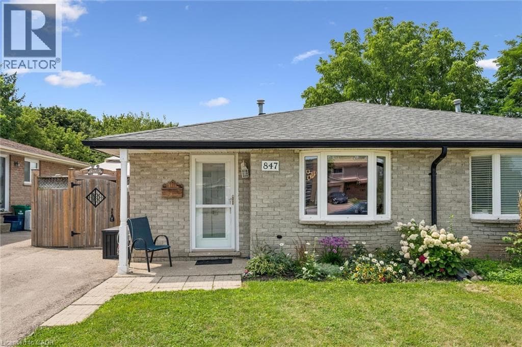 Single Family at 847 DOON VILLAGE Road, Kitchener, Ontario - Photo 3 - RE/MAX Garden City Realty