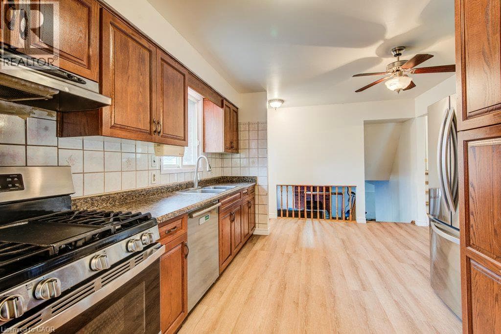 Single Family at 143 SUNRISE Place, Kitchener, Ontario - Photo 6 - RE/MAX Garden City Realty
