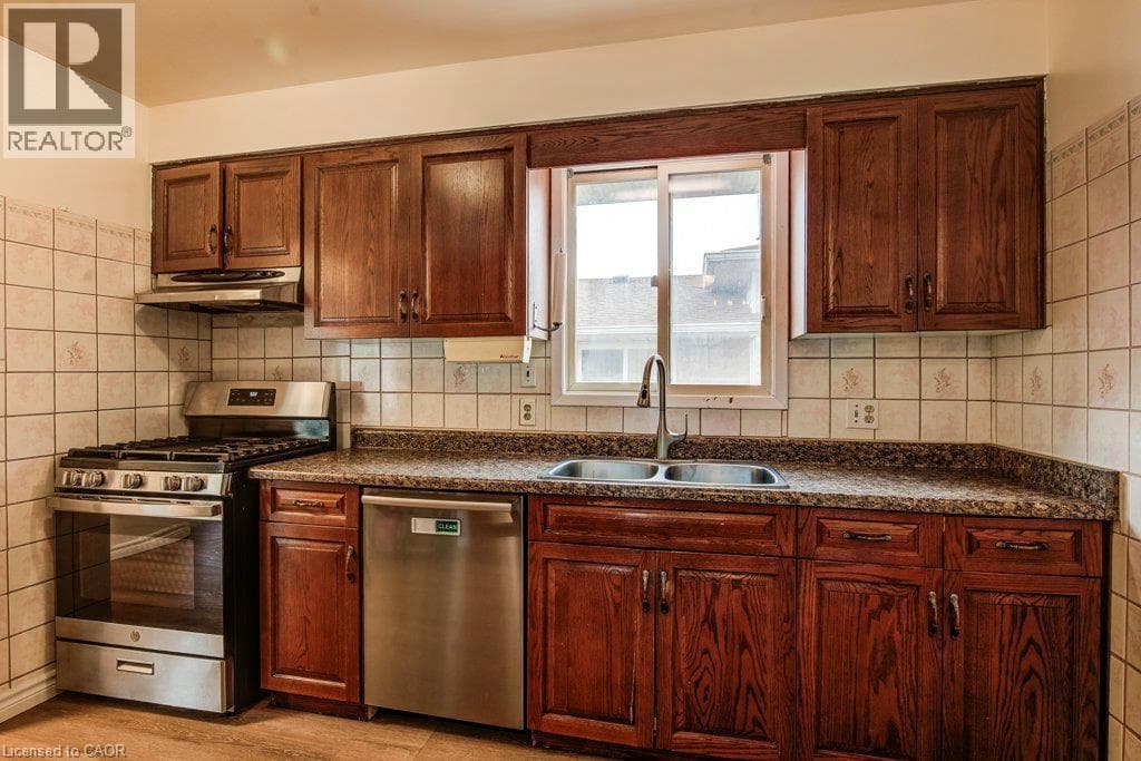 Single Family at 143 SUNRISE Place, Kitchener, Ontario - Photo 8 - RE/MAX Garden City Realty