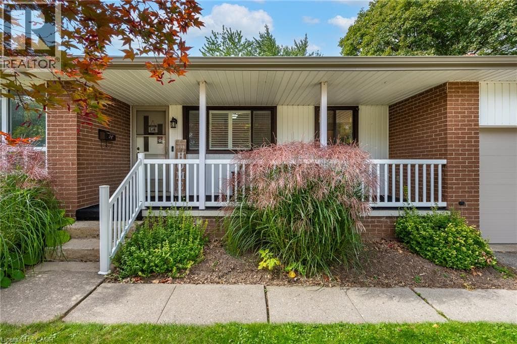 Single Family at 39 WREN Crescent, Kitchener, Ontario - Photo 5 - RE/MAX Garden City Realty