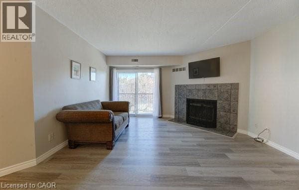 Single Family at 27- 3085 KINGSWAY Drive, Kitchener, Ontario - Photo 6 - RE/MAX Garden City Realty