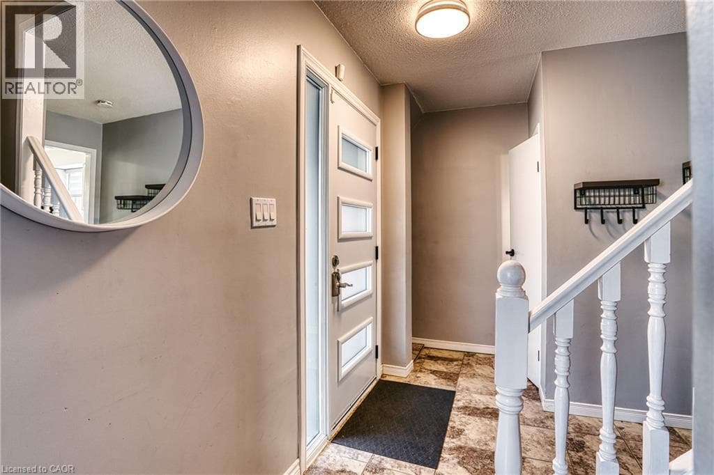 Single Family at 36 ANGELA Crescent, Cambridge, Ontario - Photo 4 - RE/MAX Garden City Realty