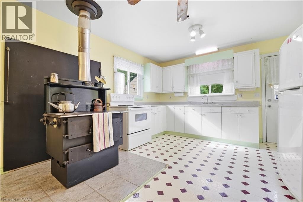 Single Family at 423 LAWRENCE Avenue, Kitchener, Ontario - Photo 8 - RE/MAX Garden City Realty