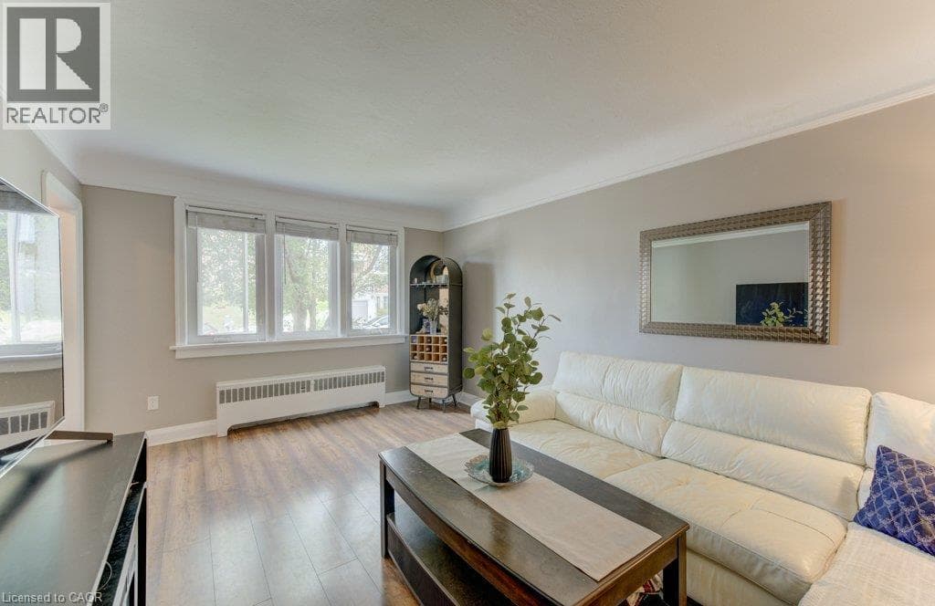Single Family at 21 WAVERLY Road, Kitchener, Ontario - Photo 7 - RE/MAX Garden City Realty